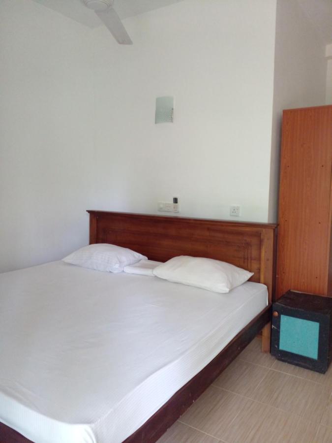 Hotel Navora Hikkaduwa Esterno foto