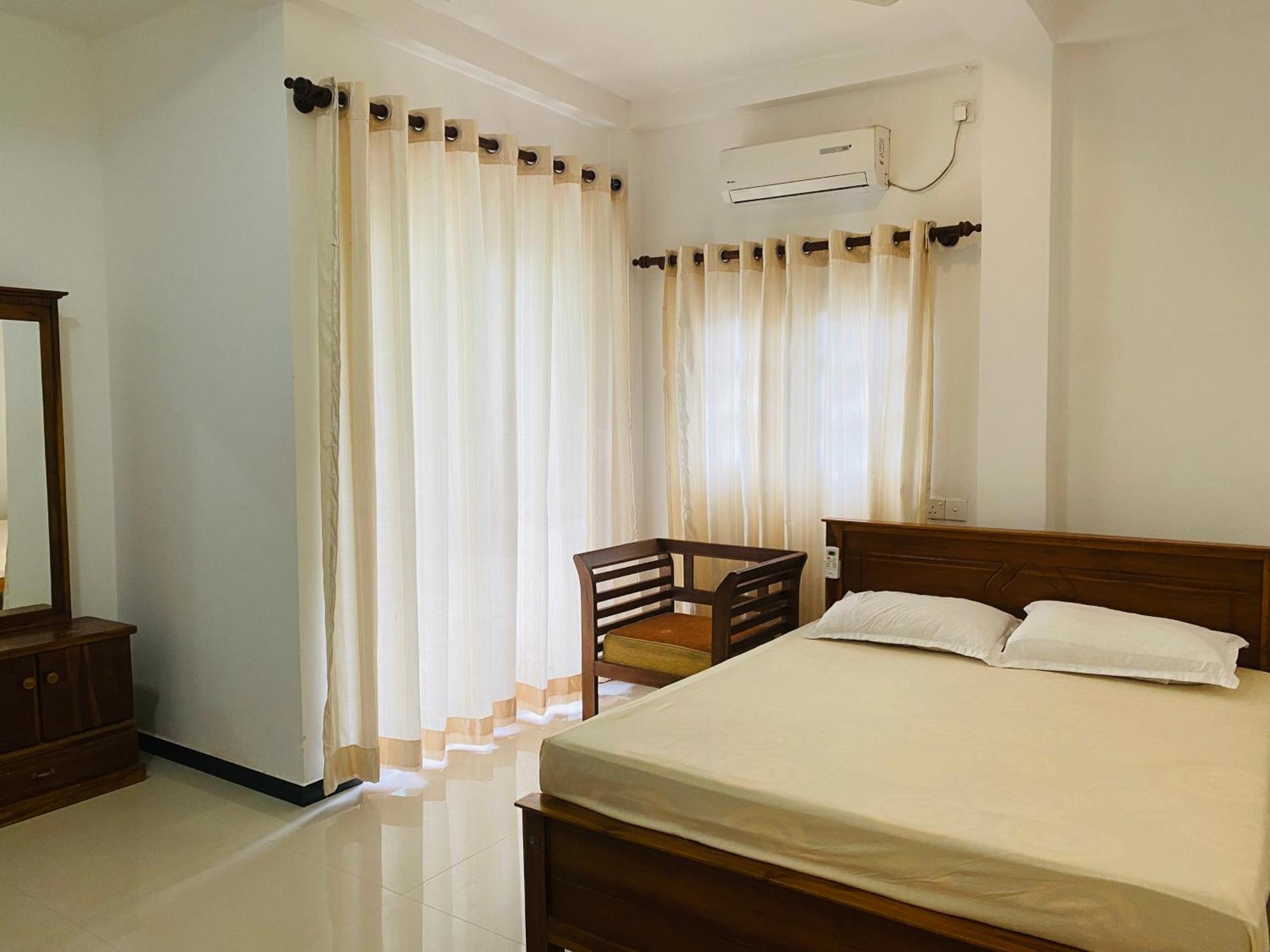 Hotel Navora Hikkaduwa Esterno foto