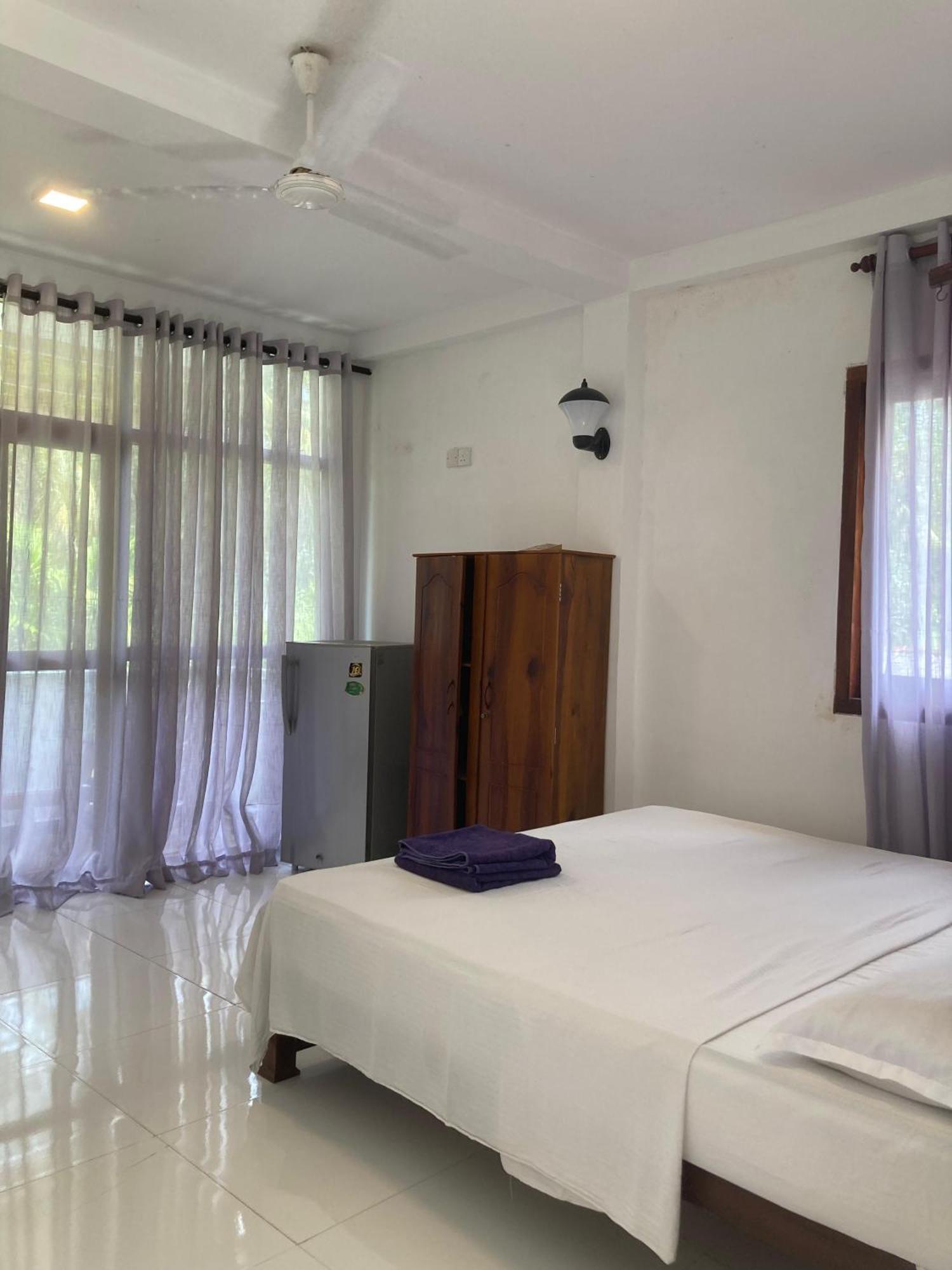 Hotel Navora Hikkaduwa Esterno foto