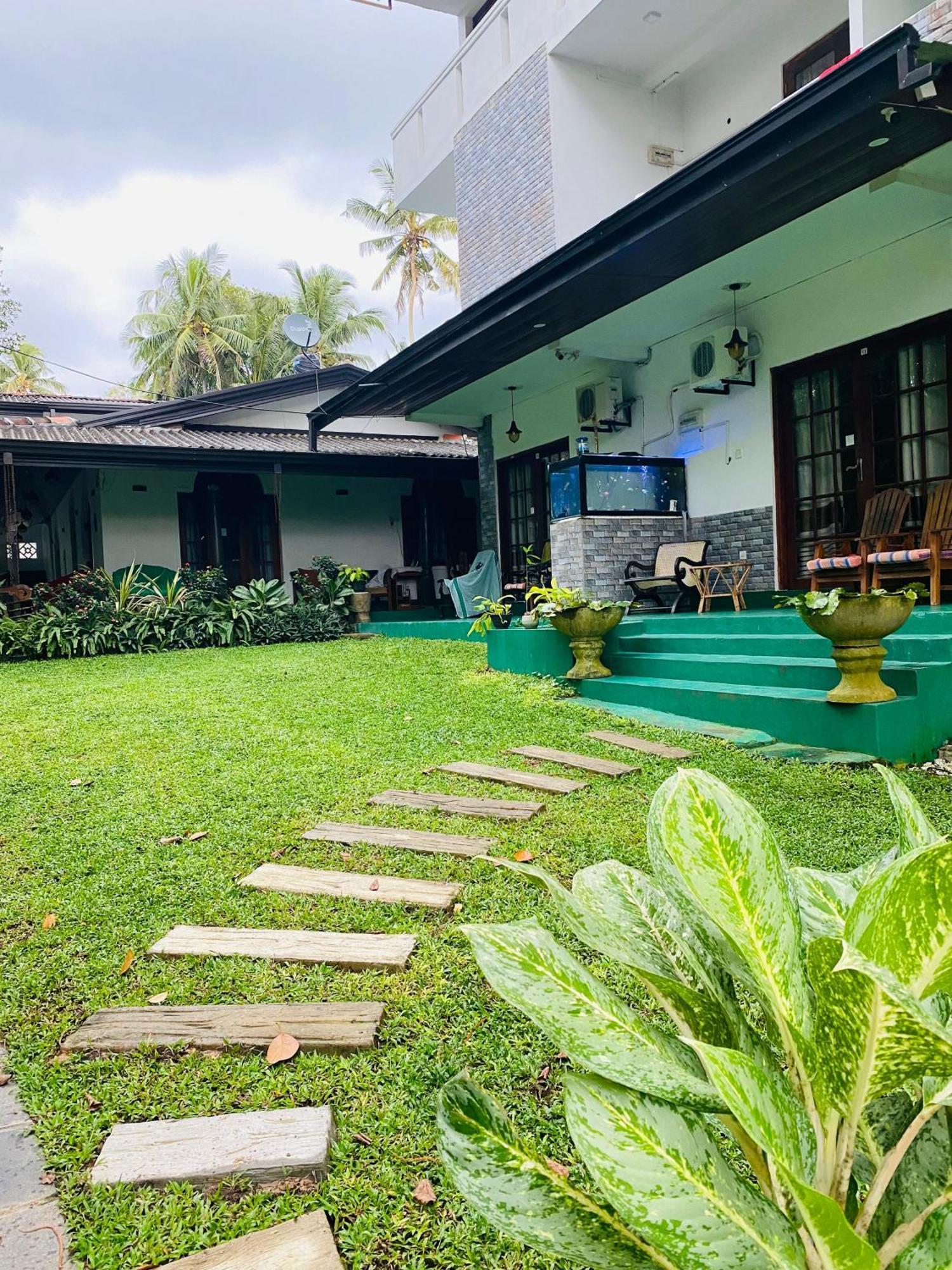 Hotel Navora Hikkaduwa Esterno foto