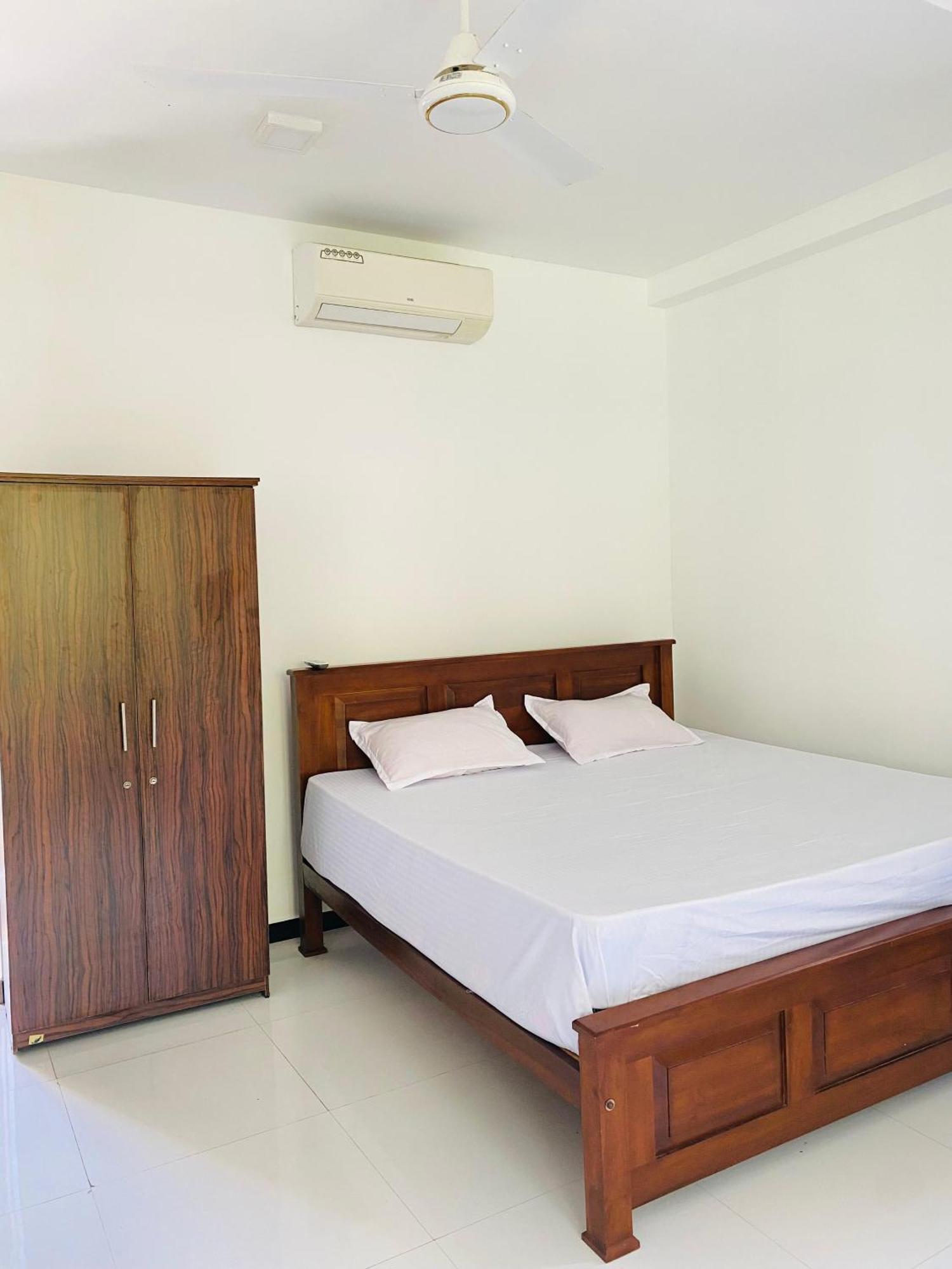 Hotel Navora Hikkaduwa Esterno foto