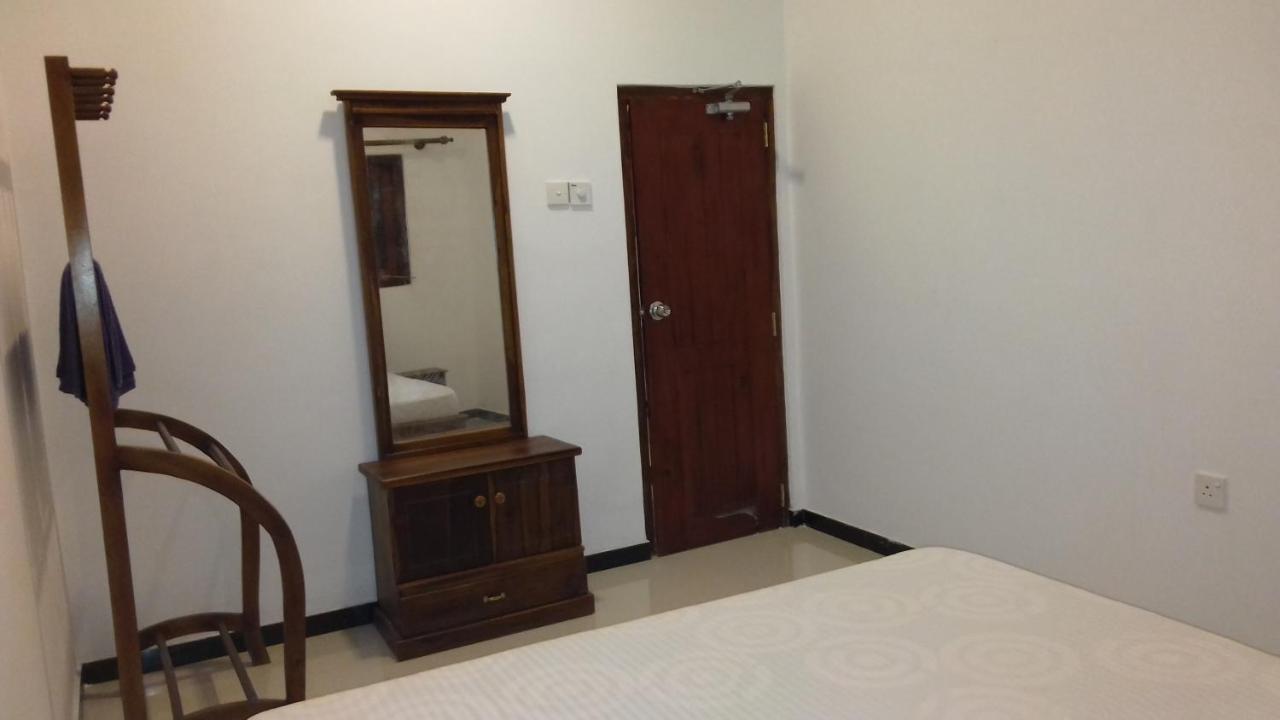 Hotel Navora Hikkaduwa Esterno foto